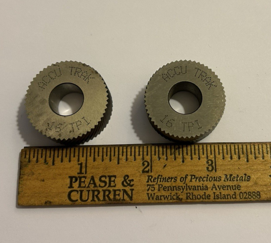 PAIR ACCU TRAK TOOLS 16 TPI KNURLING WHEEL 1 1/4 X 1/2 X 1/2 L&R DIA