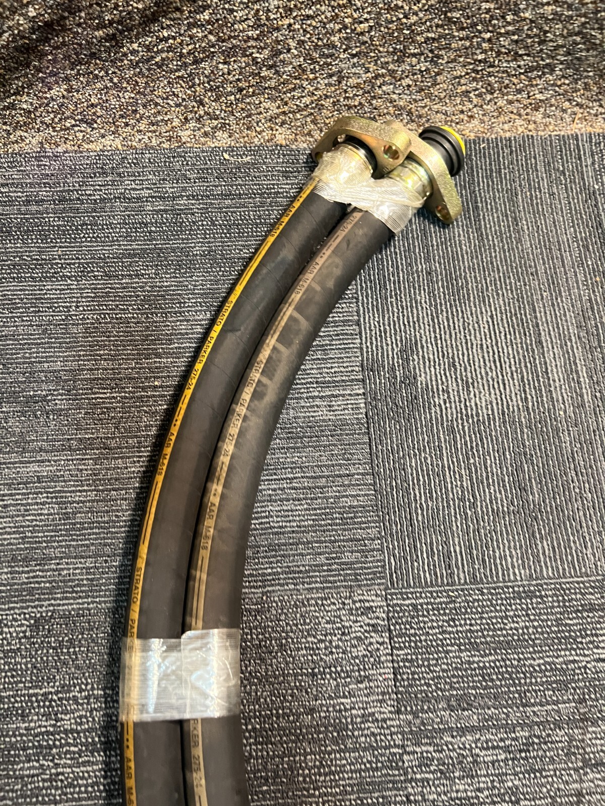 (QTY 2) Strato LTH3139 1-3/8″ ID Flanged Intermediate Hose Assembly Straight