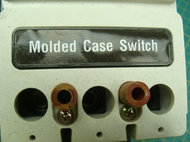 CUTLER HAMMER JD3250K MOLDED CASE CIRCUIT BREAKER 250 AMP 600VAC W/MANUAL SWITCH