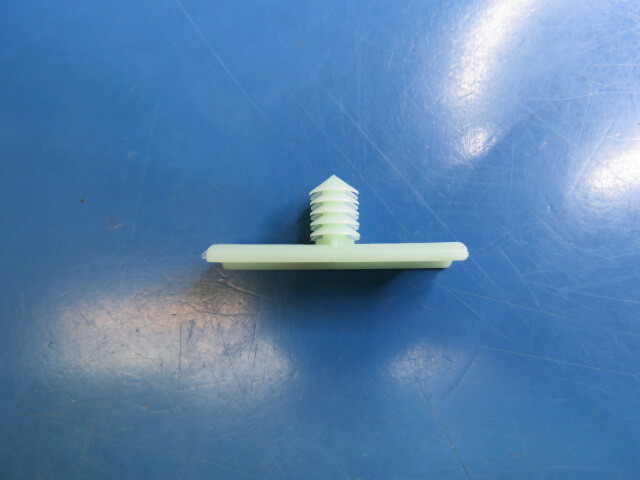 Yazaki 7047-9606 Qty of 200 per Lot CLIP BRACKET