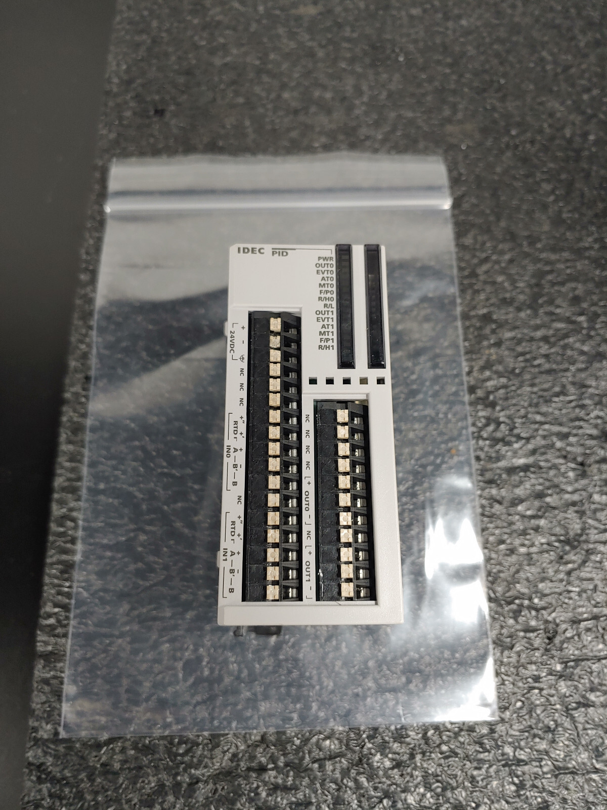 IDEC FC5A-F2M2 MICROSMART PENTRA PID Control Module Analog out