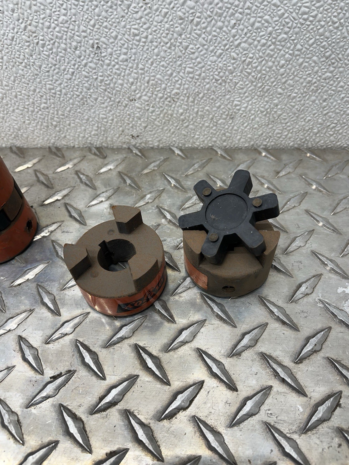 L095 Series L Jaw Coupling Set w/ Rubber Insert LO95 .875″ x .875″ Lovejoy