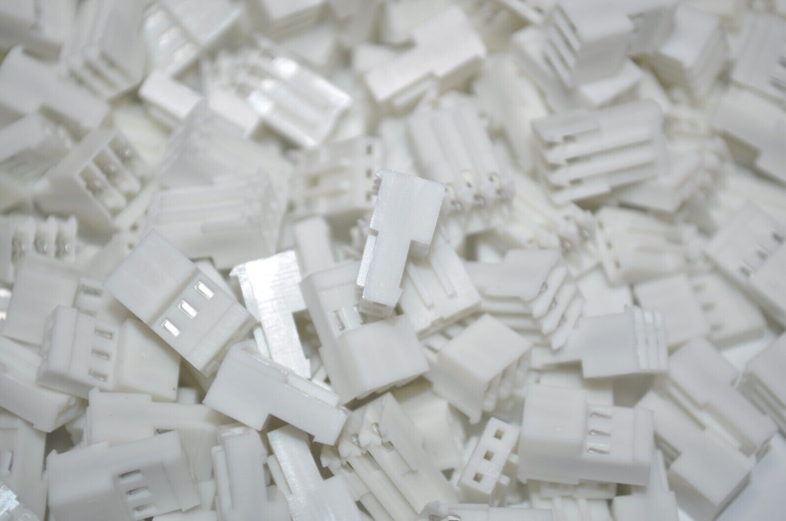 Lot of 250 NEW AMP TE TYCO 3-640441-3 – 3 Position Rectangular Connectors
