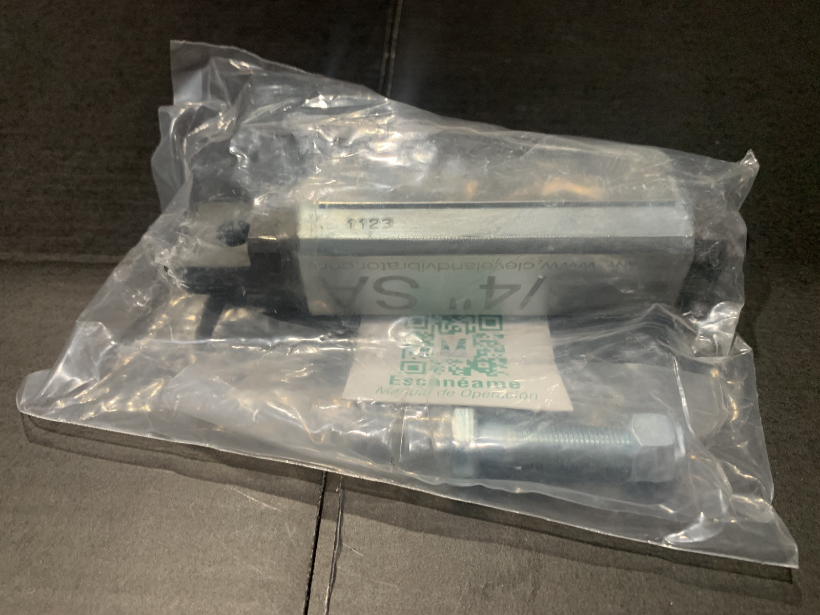 NEW 3/4 SA Cleveland Piston Vibrator 11,000 vpm 5.0 cfm @ 60 psi 400 Lb cap