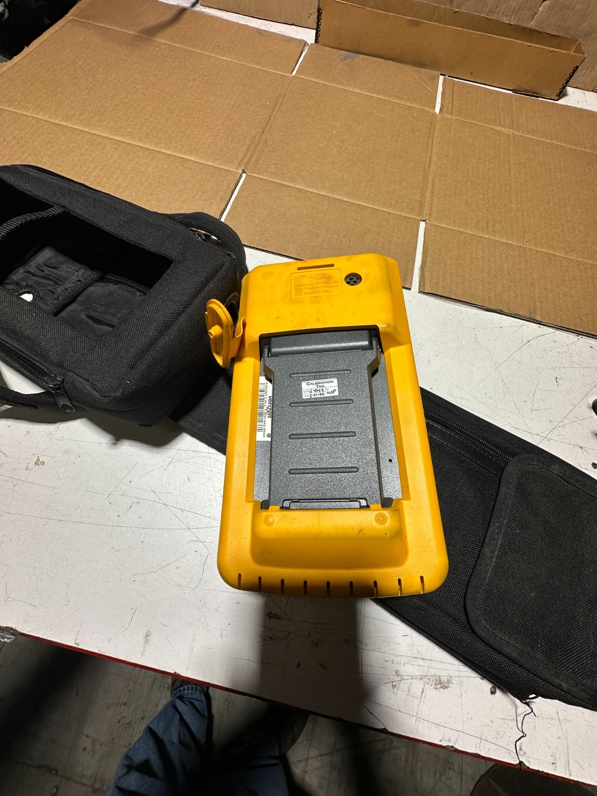 FLUKE 990DSL WITH CASE WIRES POWERS ON