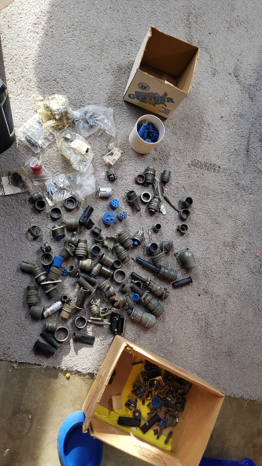 HUGE PARTS LOT Amphenol MIL-SPEC Connectors Plug Sockets Solder Cup 9-p # 22-20s