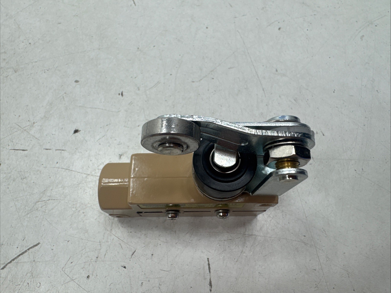 (Qty.2) Moujen MJ1-6114 Precision Oil-Tight Enclosed Limit Switches 15A 250V AC