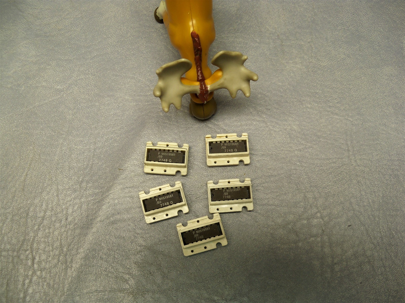 Fairchild MIS-19581/69 Integrated Circuit Case – Lot of 5