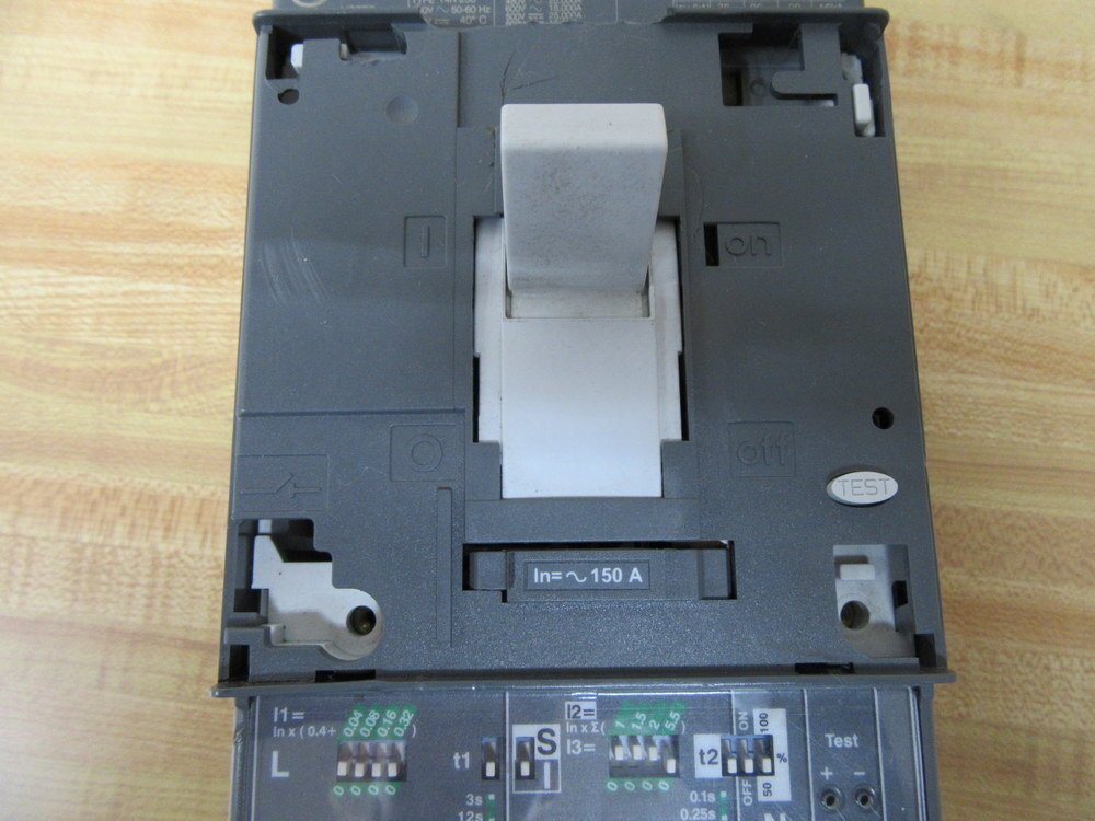 ABB Sace TMAX T4N 250 Circuit Breaker PR221DS 150 Amp/CRACKED HOUSING