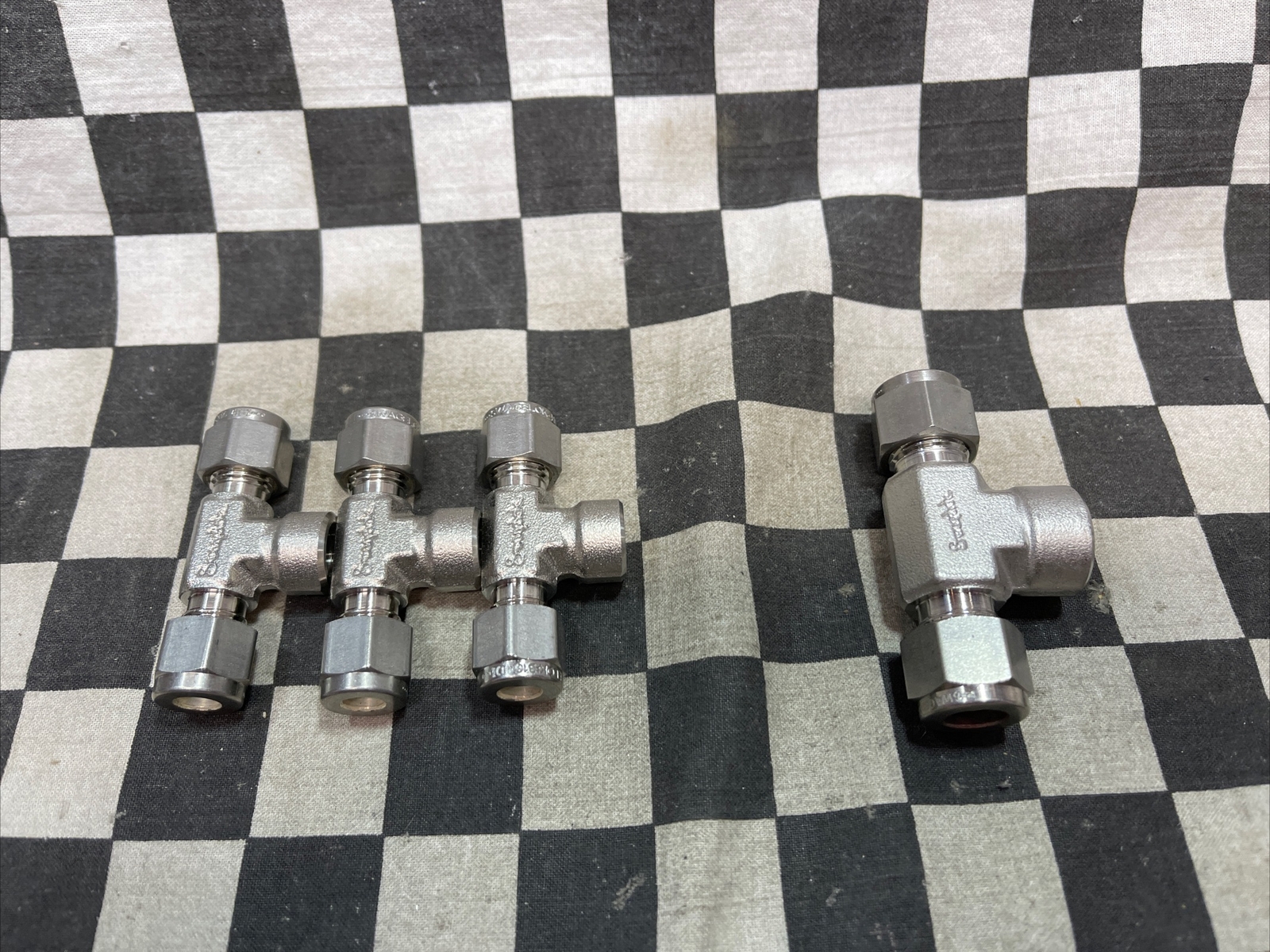 SWAGELOK FEMALE BRANCH TEE SS-400-3TTF, SS-600-3TTF LOT OF 4 SHIPSAMEDAY#1606V36