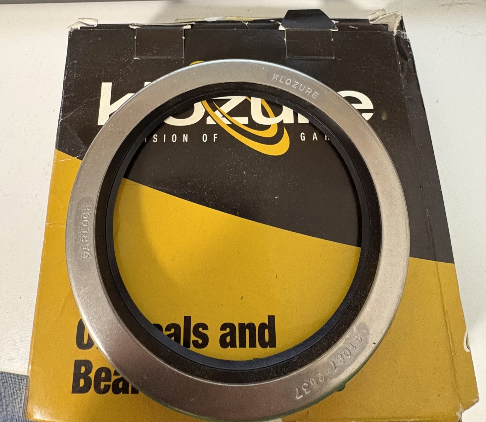 New Garlock Klozure Bearings Oil Seals #21087-2536