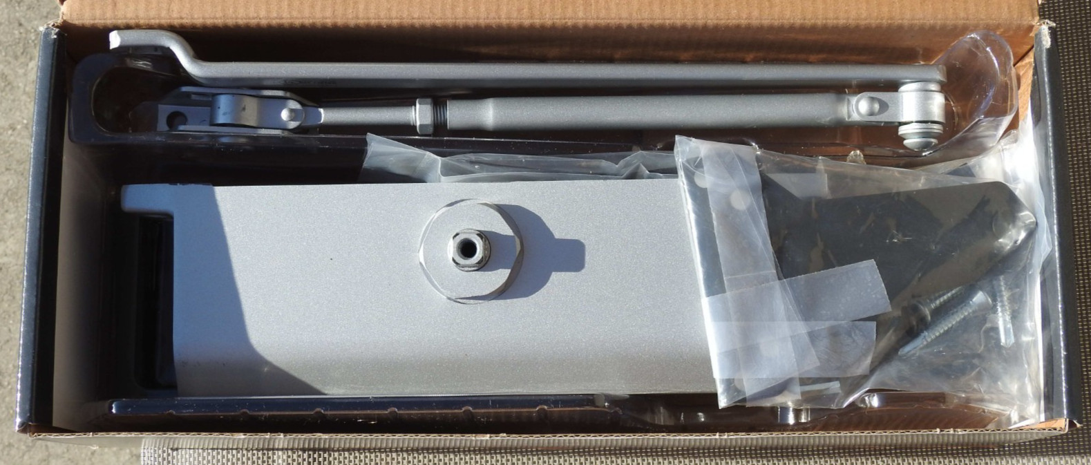 UNIVERSAL HARDWARE Commercial Door Closer