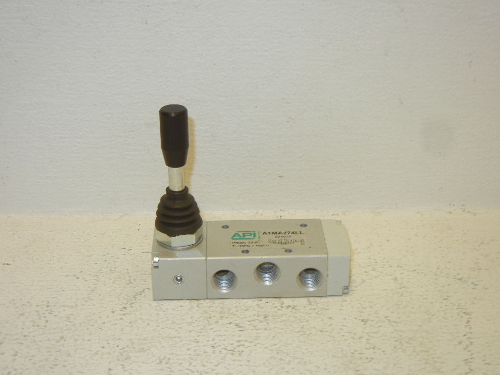 API 034073 NEW A1MA274LL NEW 3 POSITION MANUAL LEVER PNEUMATIC VALVE 034073