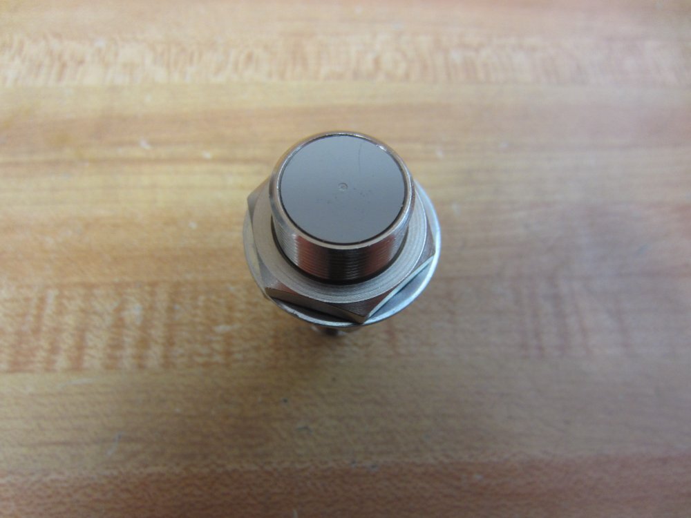 Omron E2E-X7D2-M1 Proximity Switch E2EX7D2M1 W/Hardware