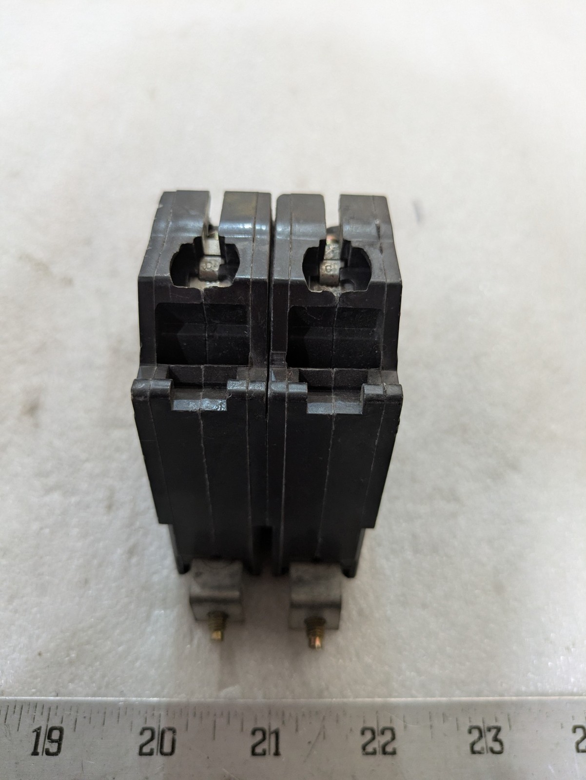 GE 20A 2-Pole Circuit Breaker 120/240V Plug-In Type Q-Line RT-690 Used