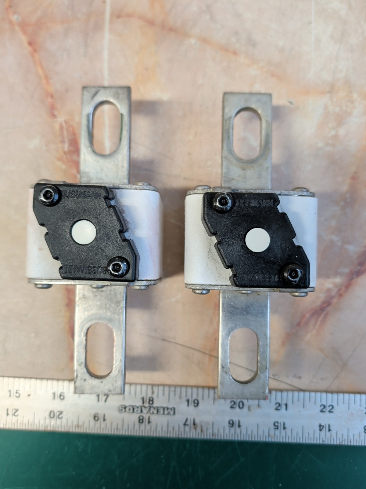 BUSSMAN 161-1001 900A 690-700VAC FUSE – LOT OF 2