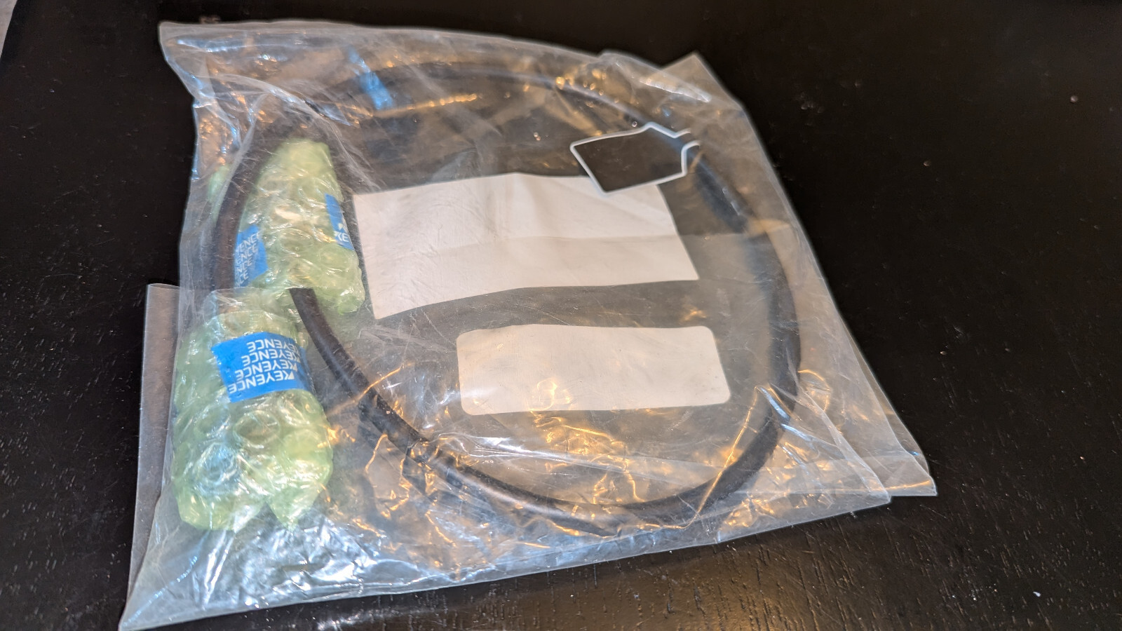 (1) KEYENCE Safety Light Curtain Cable GL-RS05 NIB
