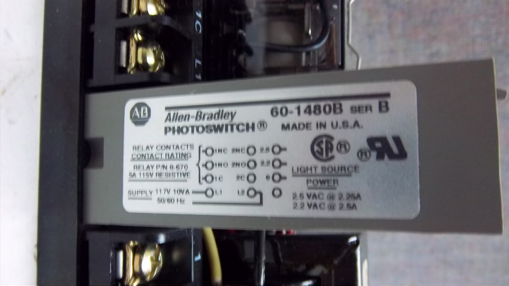 ALLEN BRADLEY PHOTOSWITCH CONTROL BASE 60-1480B SER. B NEW 601480B