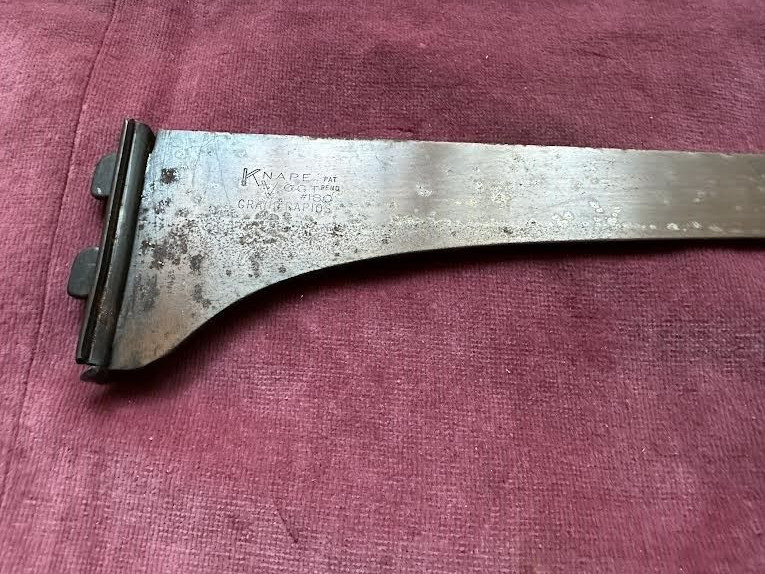 (0086.) Knape & Vogt 180 Bronze Finish Look 12″ Shelf Bracket