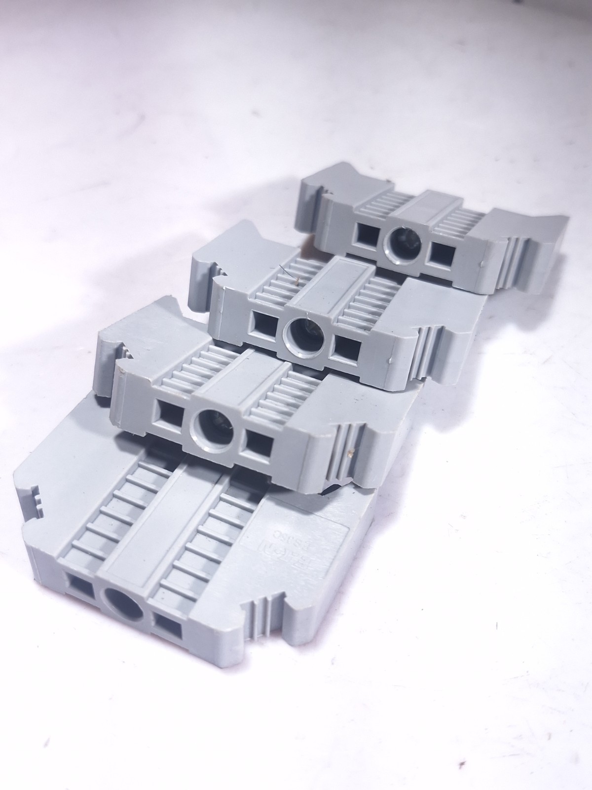 EATON XBAES35C ES35C UNIVERSAL END STOP BARRIER TERMINAL BLOCK – LOT OF 4