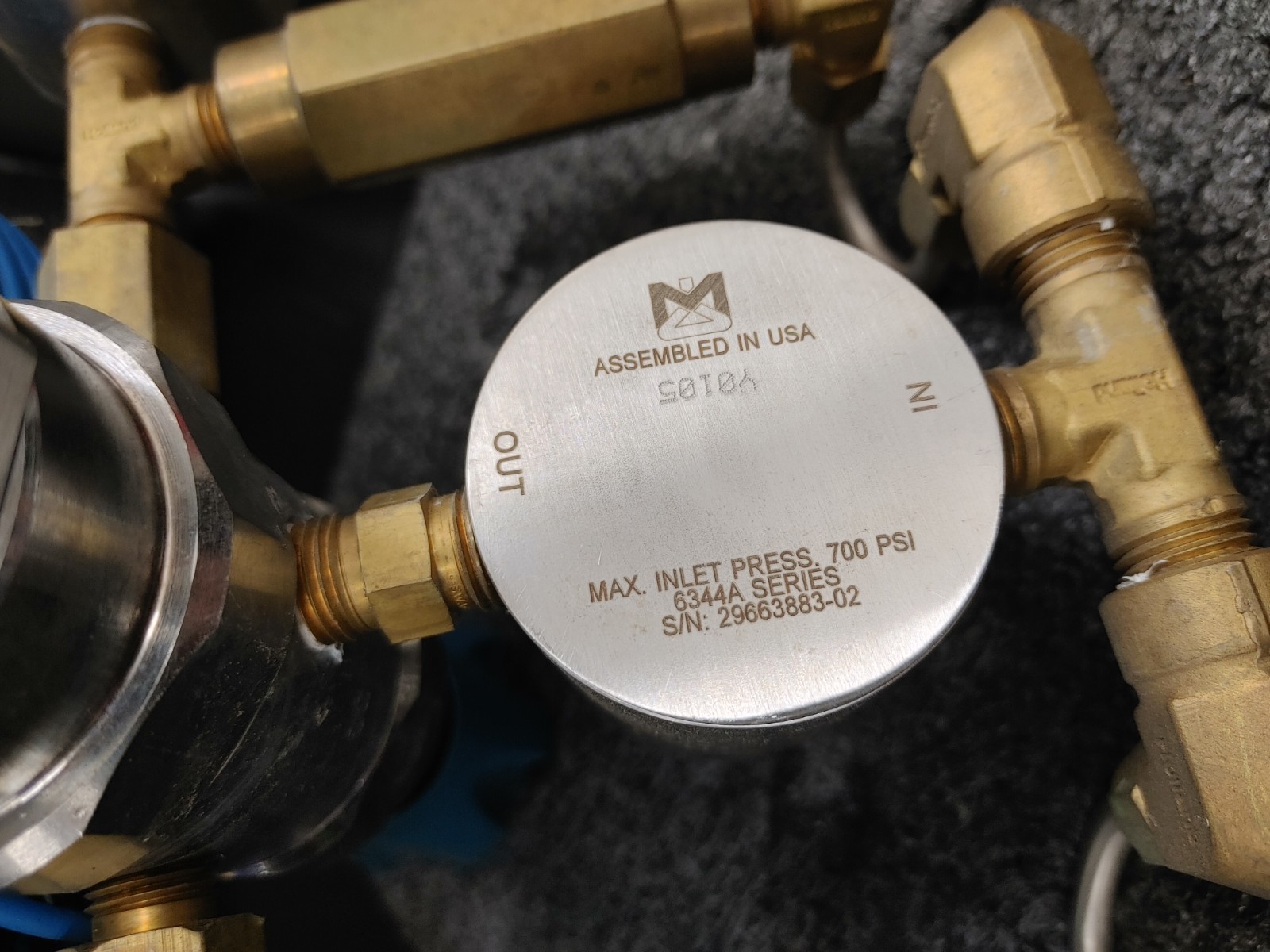 MATHESON High Purity Regulator with MATHESON Type 201 Switch X2 Pressure Gauges