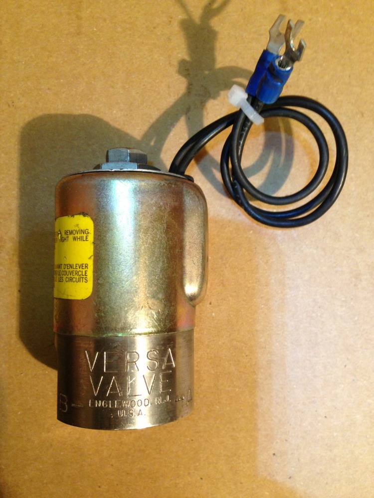 VERSA SOLENOID VALVE 1/8″ ESM-8202-33-H2-243, 24VDC, 150 Psi 10W Lot Of 2 #107L