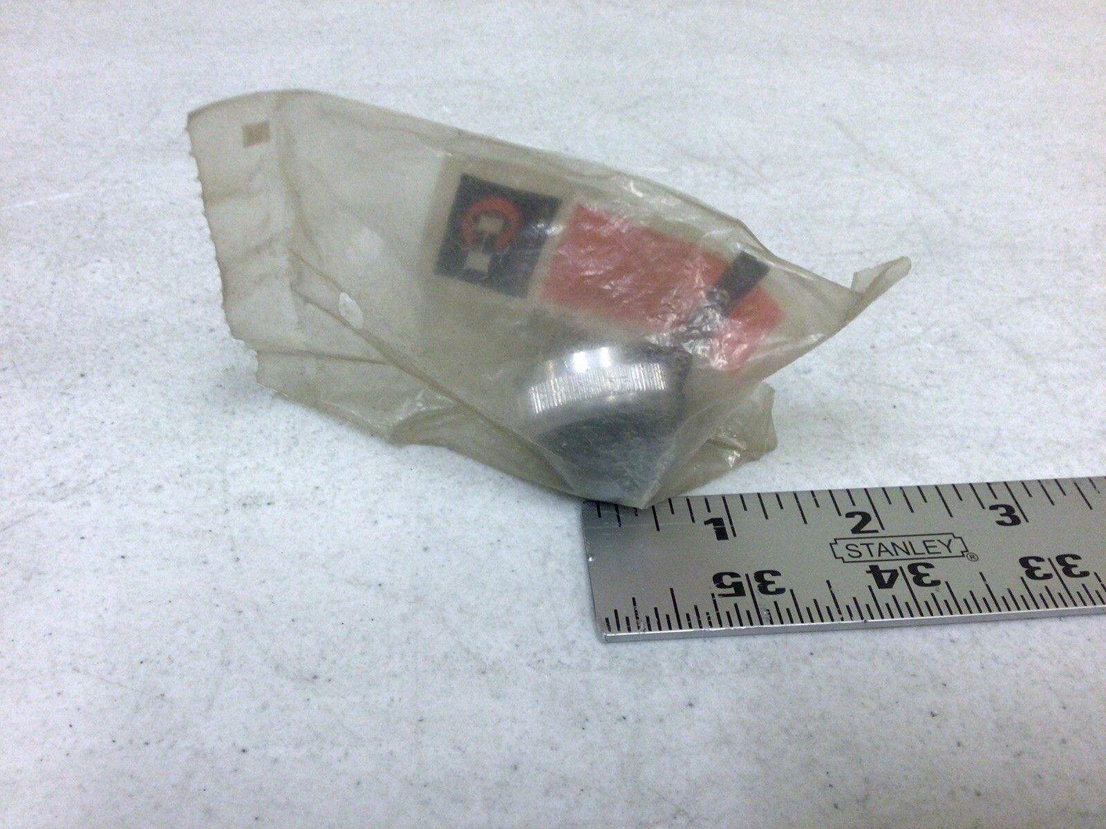 NEW, CUTLER HAMMER / EATON 10250TC21 RED LENS BUTTON & 10250TC34 GREEN LENS