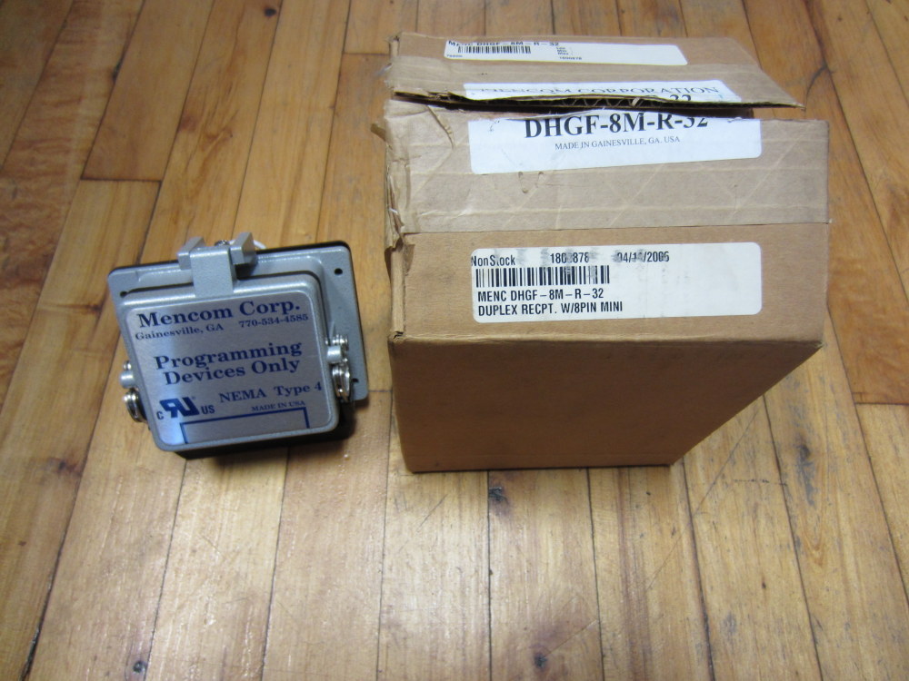 Mencom DHGF-8M-R-32 Panel Interface Connector