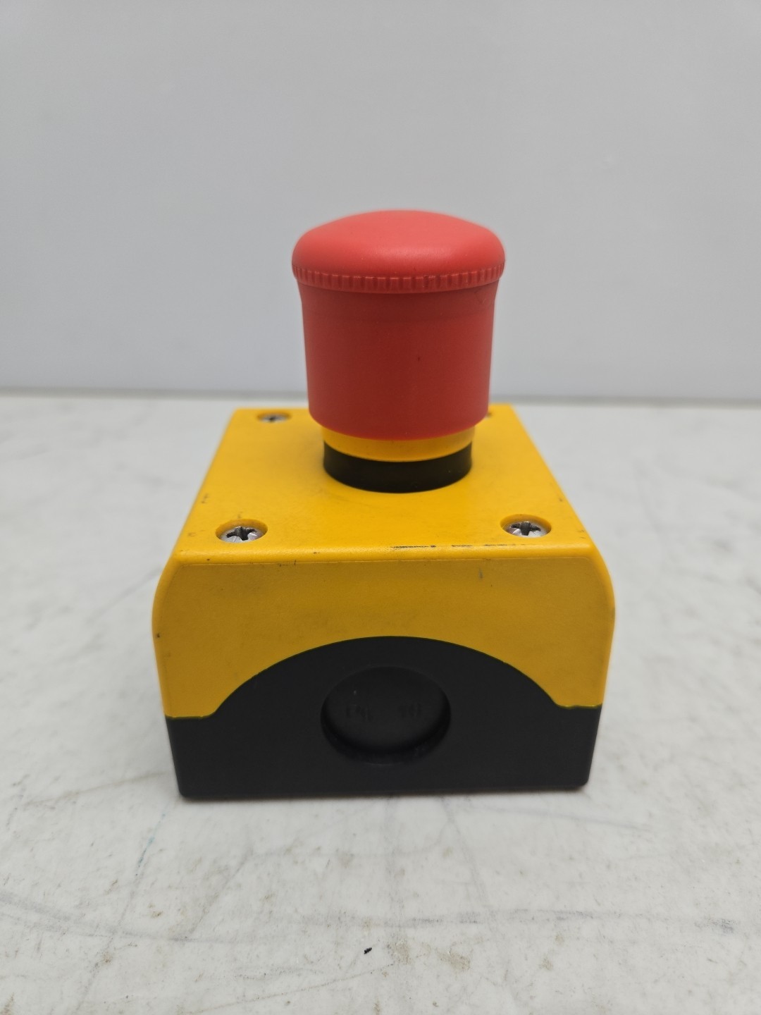 Eaton Emergency Stop Button Push Pull In Enclosure M22-KC01 Contact Block
