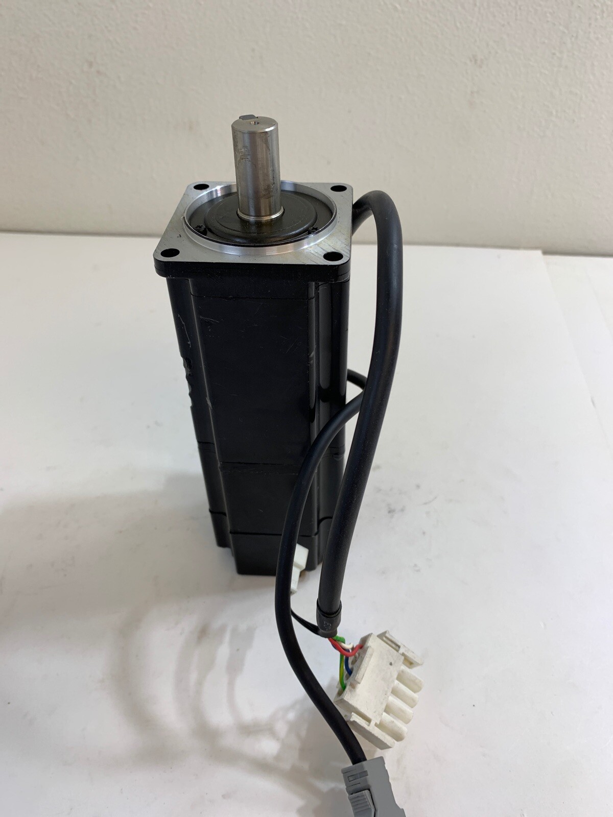 Yaskawa SGMAH-04A1A4C AC Servo Motor 200V 3000RPM *Warranty~Fast Shipping*