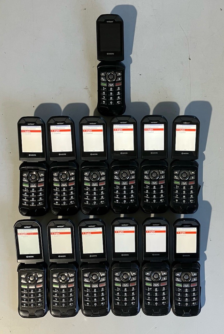 Kyocera DuraXV Extreme+ (E4811) 4G LTE Flip Phone Verizon Clean IMEI – Lot of 13