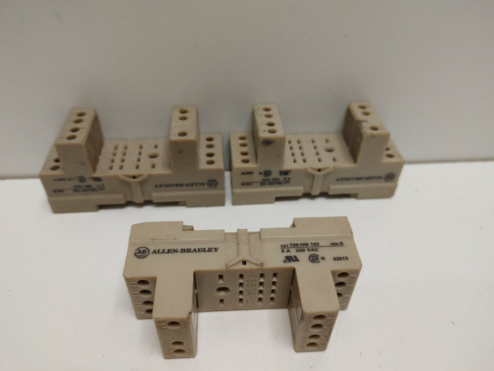 LOT OF 3 GUARANTEED GOOD! ALLEN-BRADLEY 5A 300V RELAY BASES 700-HN103
