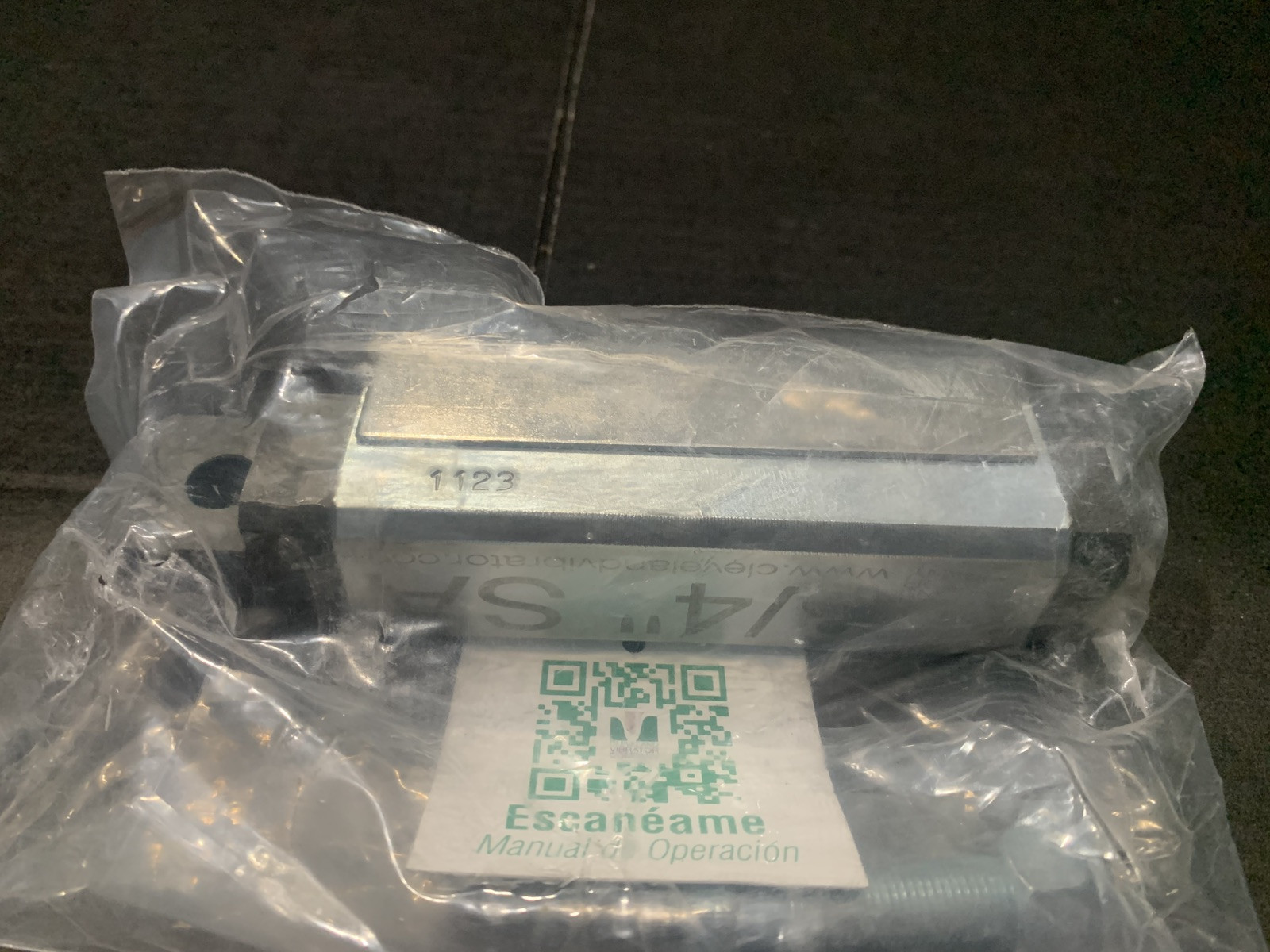NEW 3/4 SA Cleveland Piston Vibrator 11,000 vpm 5.0 cfm @ 60 psi 400 Lb cap