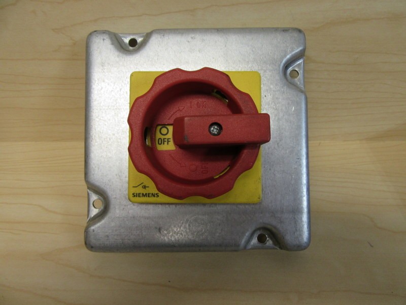 Siemens 3LD2203-OTK53 Disconnect Switch On 4″ X 4″ Box Cover
