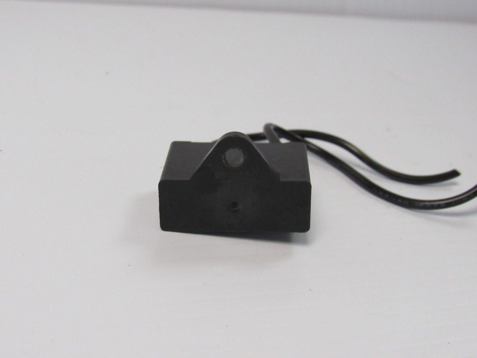 MARCON CAPACITOR 0.22UF 220Ω OHM 250VAC – USED