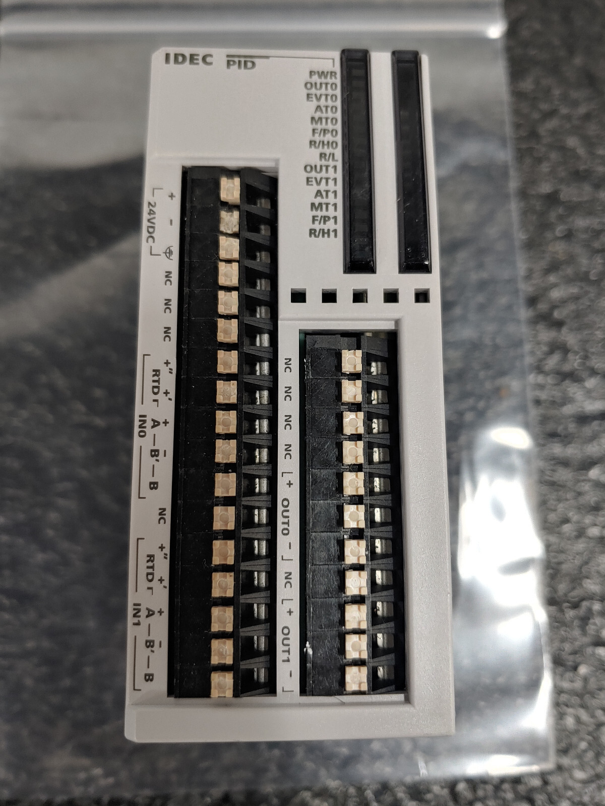 IDEC FC5A-F2M2 MICROSMART PENTRA PID Control Module Analog out