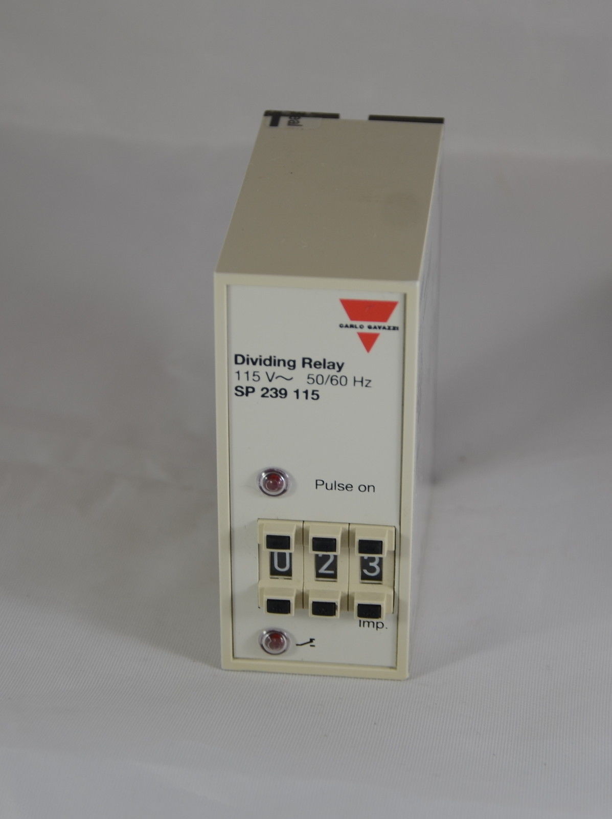 SP239115 – SP 239 115 Carlogavazzi SP-239-115 DIVIDING RELAY 3VA 45-65HZ IP 20