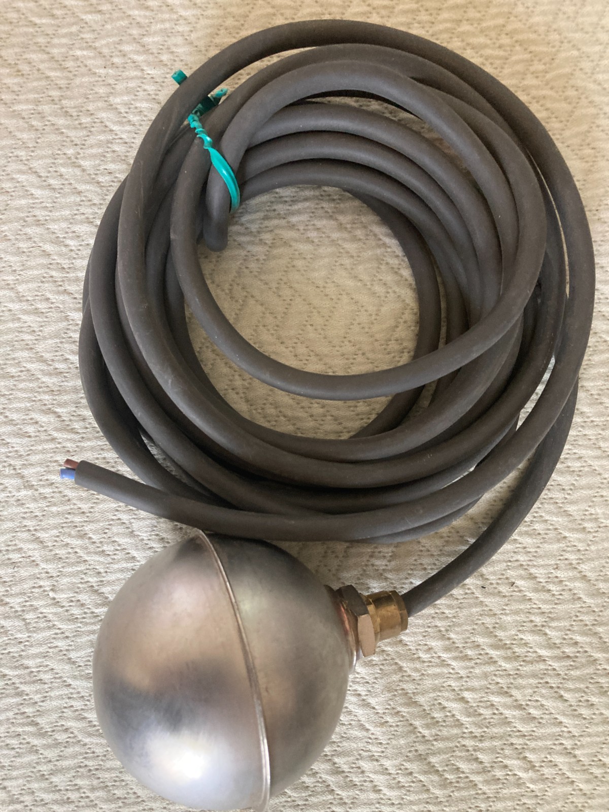 STAINLESS STEEL FLOAT SWITCH, High Temp (130 C) 3.25″ Dia, Silicone cable 2Avail