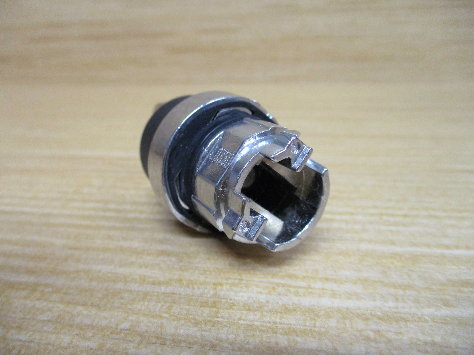Schneider Telemecanique ZB4BG4 Keyed Selector Switch Key Removal Both
