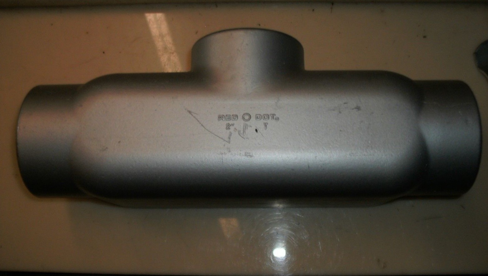 THOMAS BETTS RED DOT AT6 2″ TEE ALUMINUM THREADED CONDUIT BODY FOR RIGID/IMC