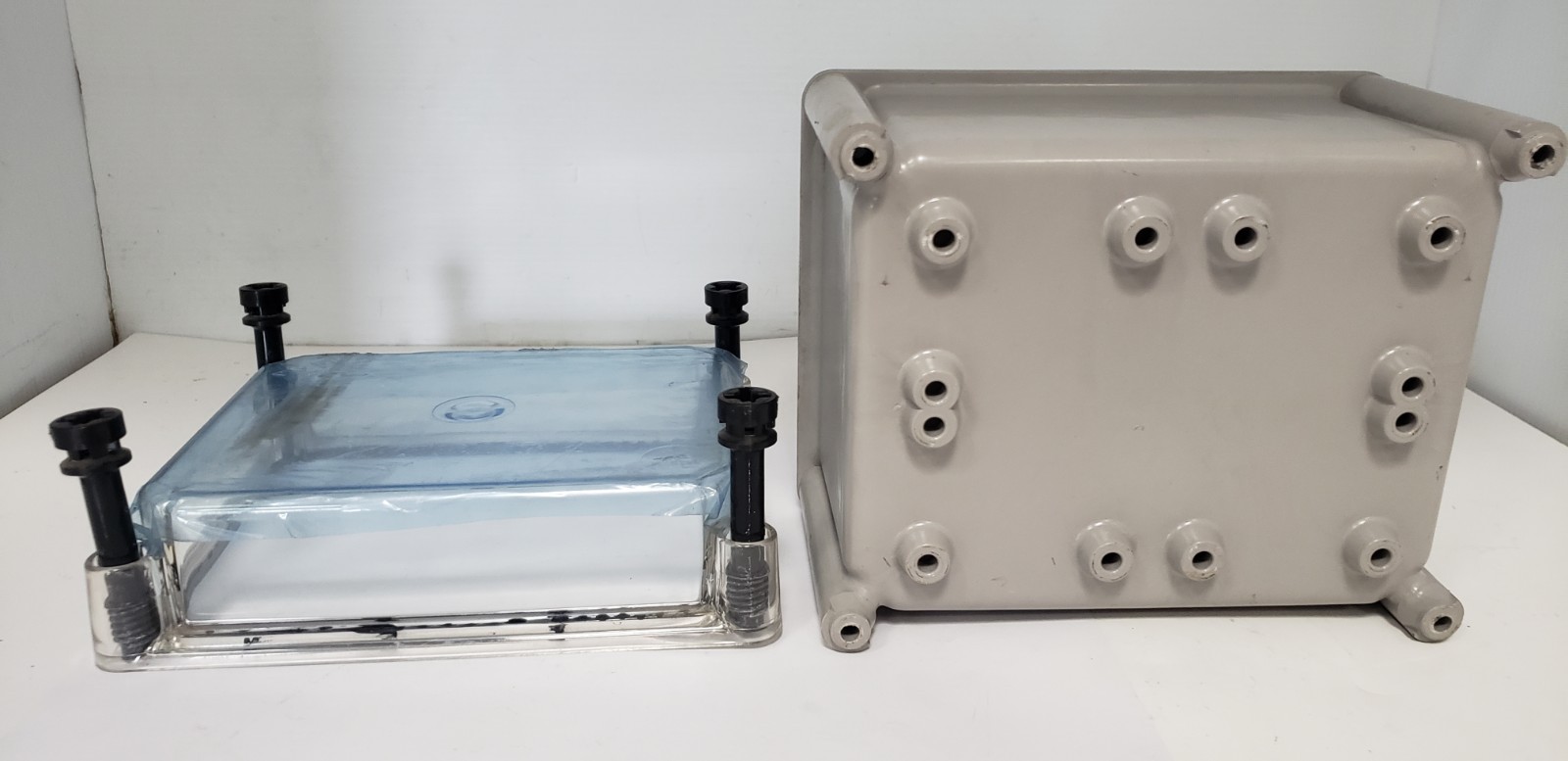 VYNCKIER TYPE APO / TYPE 4,12 ENCLOSURE SYSTEM, 7-3/8″ x 6″ x 5-1/2″ TALL, NNB