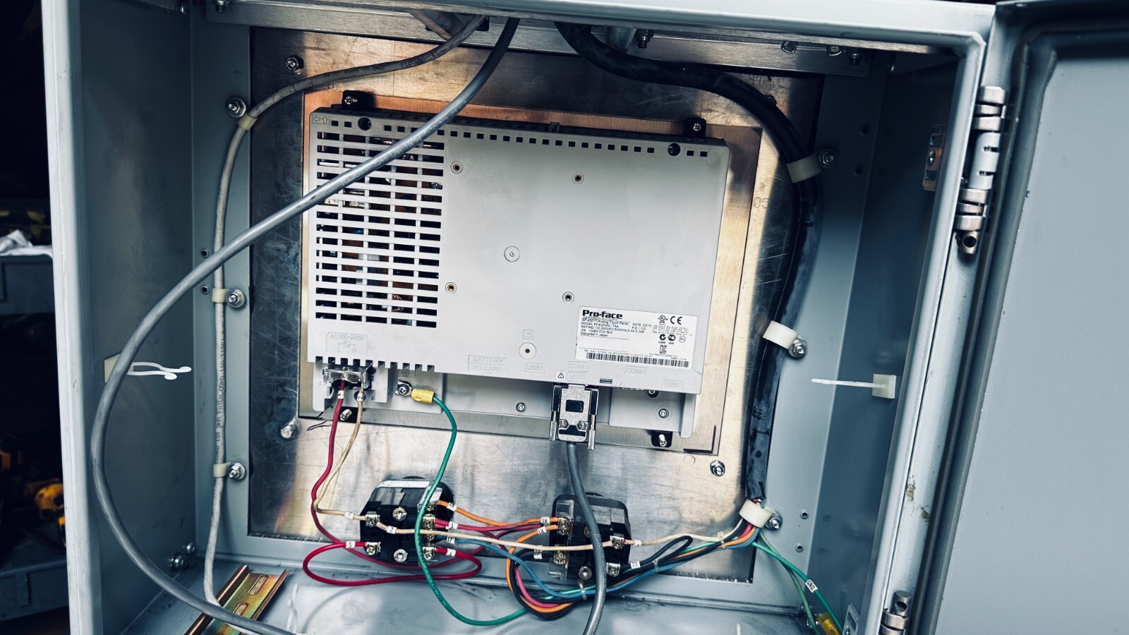 Pro-face GP-4501T HMI panel with Hoffman HMI station with 2 Pendent arms