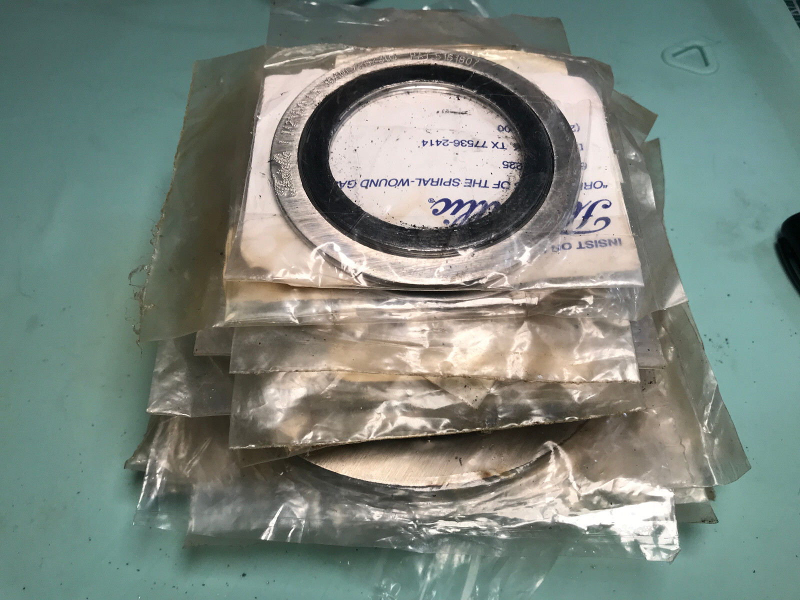 Lot of 17, FG, Flange Gasket, 3 sizes, 304L: 1 1/2″ 150, 2″ 150, 3″ 3/4/600