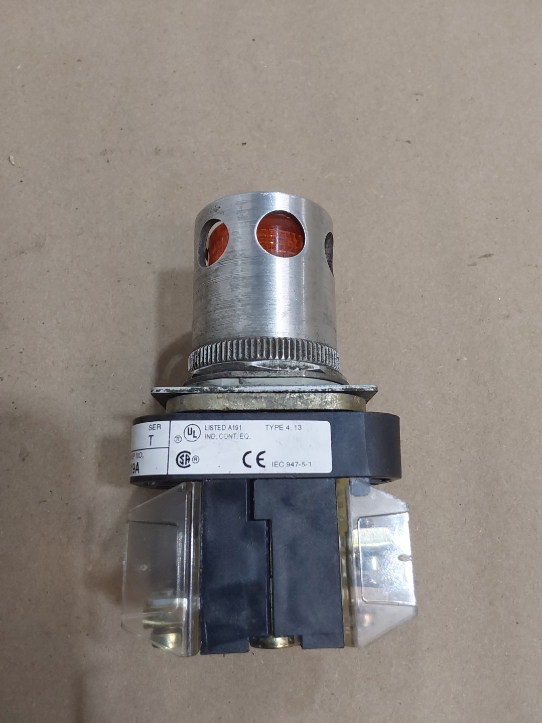 ALLEN BRADLEY ORANGE PUSH BUTTON 800T-QAH24W SER T 24VAC/DC