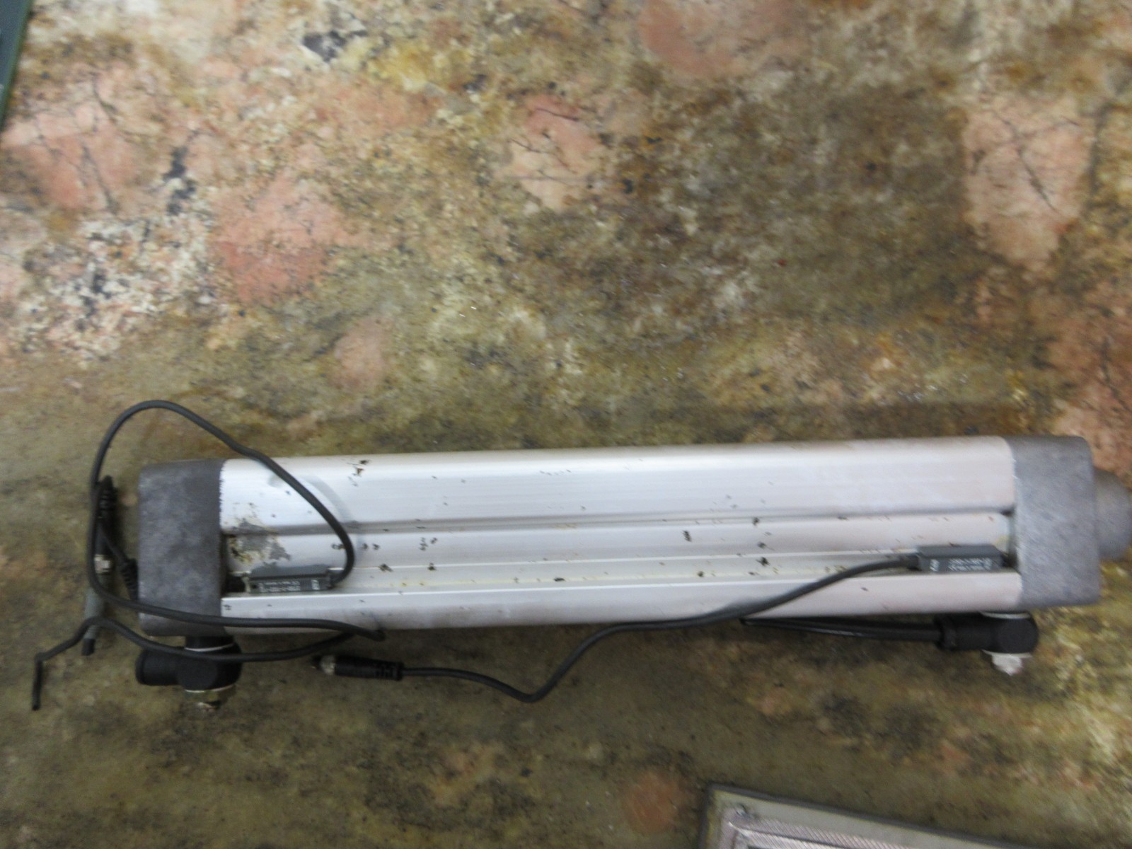 OKUMA ES-V4020 CNC VERTICAL MILL AIR HYDRAULIC CYLINDER 2750-1-1132-1 97W08