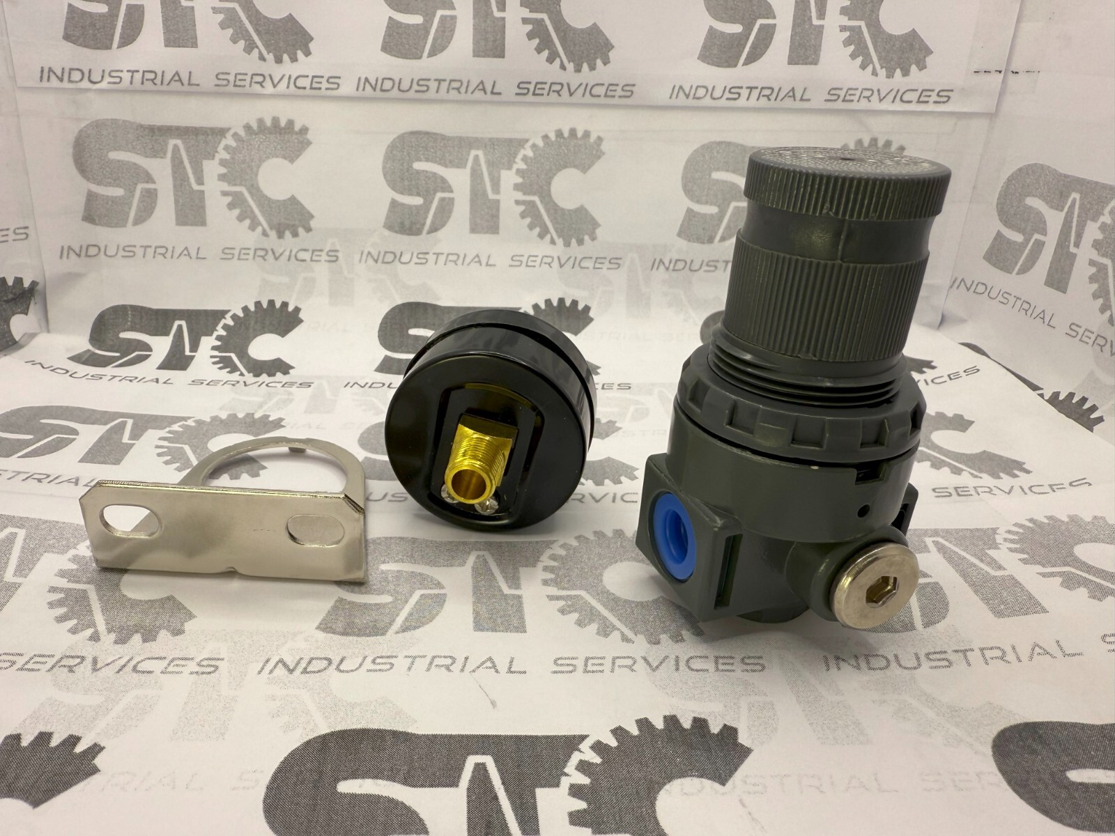 Air pressure regulator 1/4″ with PSI Gauge AR2000 Great Quality Fast Shipping