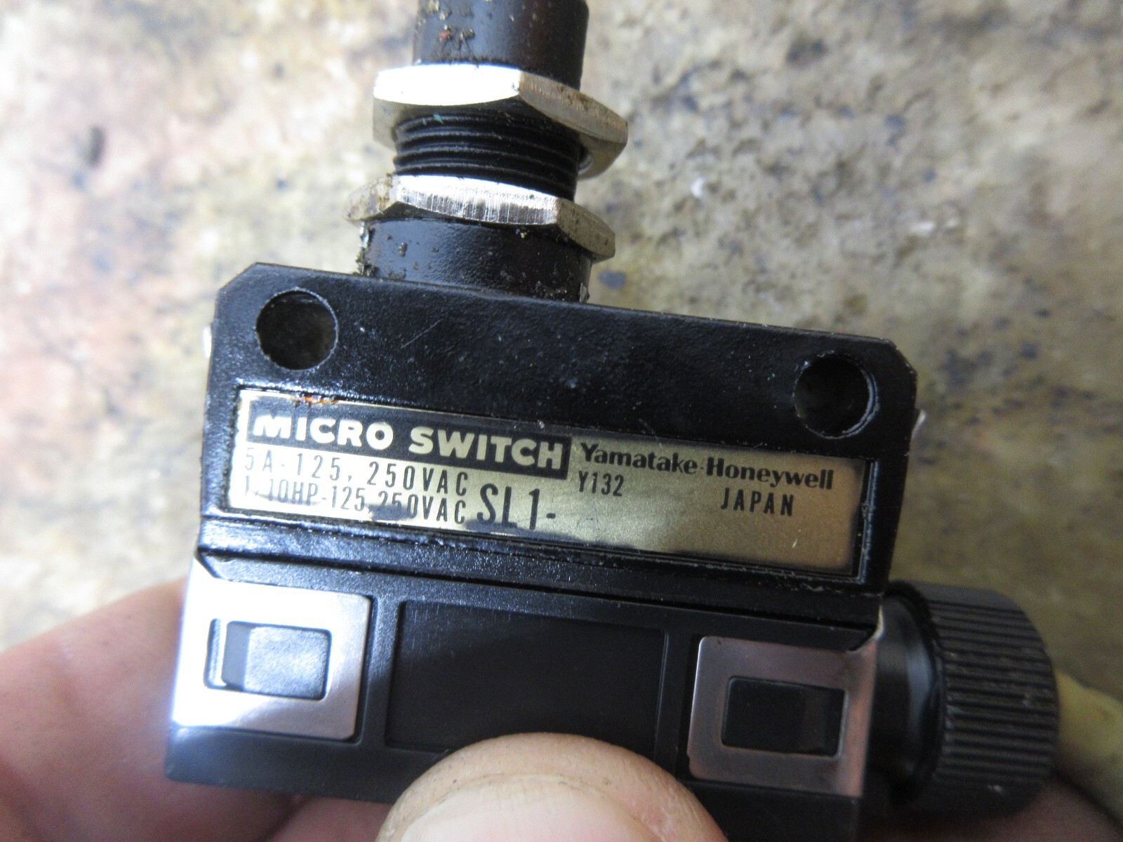 1996 CINCINNATI ARROW 500 YAMATAKE MICRO SWITCH SL1 Y132 LOT OF 7 PIECES