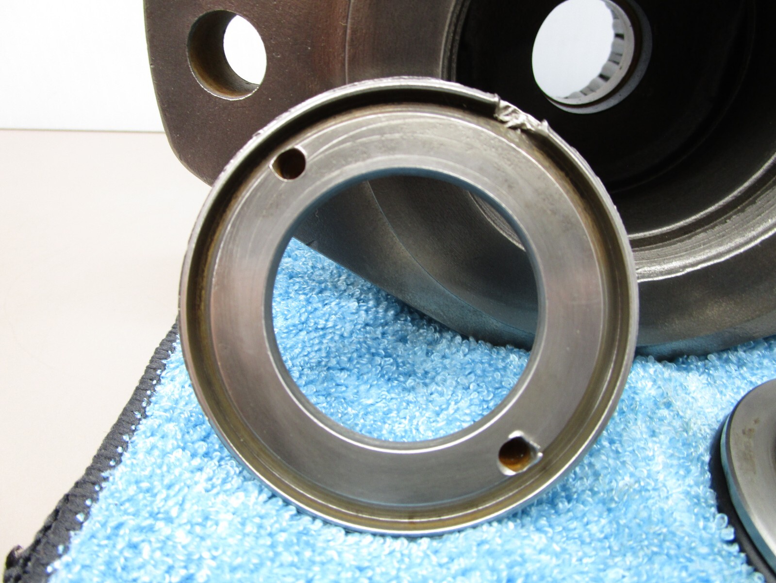 LYNCH Hydraulic Pump Tapered Bearing Front Cover Housing 2-Bolt Flange UA-1686-3