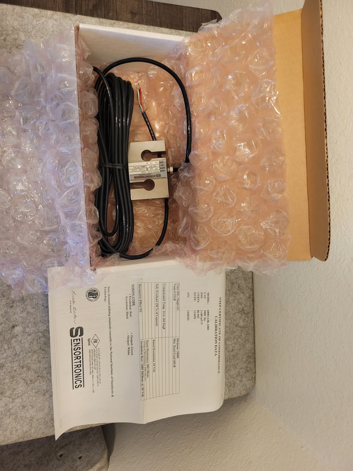 NEW OPEN BOX SENSORTRONICS 3K LBS 3.440 mV/V LOAD CELL 60001A3K-1000