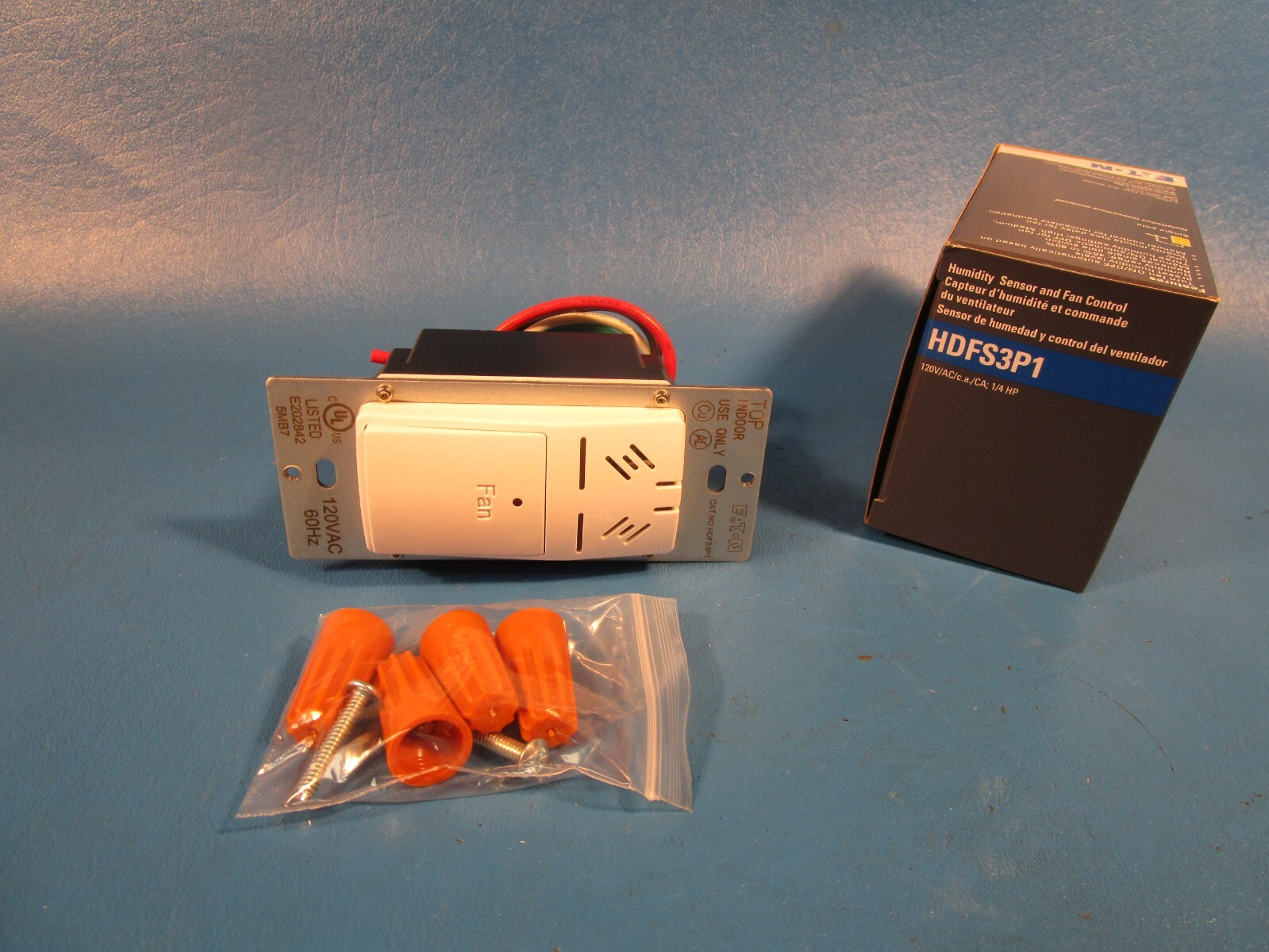 EATON HDFS3P1-W-L, Humidity Sensor and Fan Control, White
